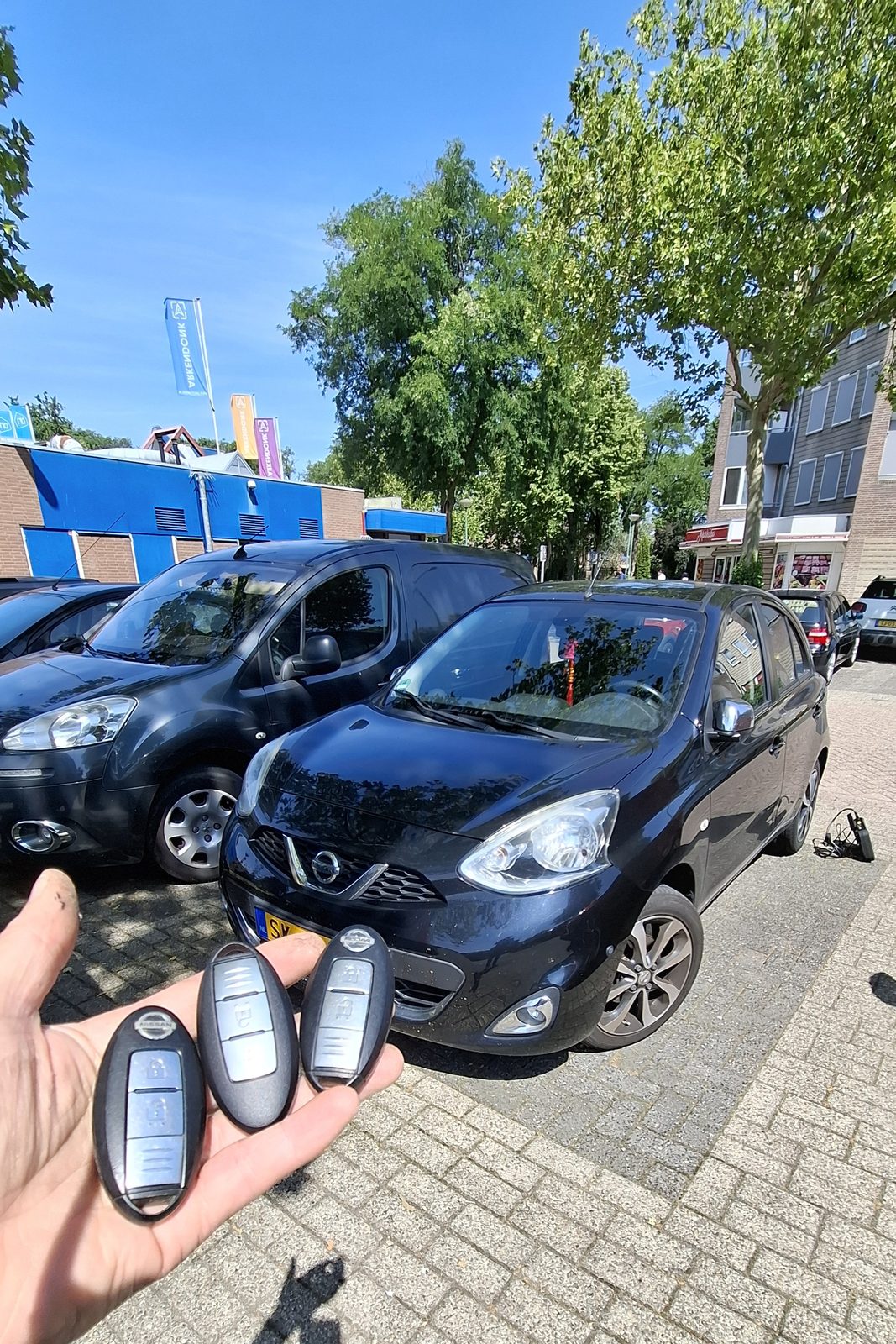 Autosleutel met de bijbehorende auto