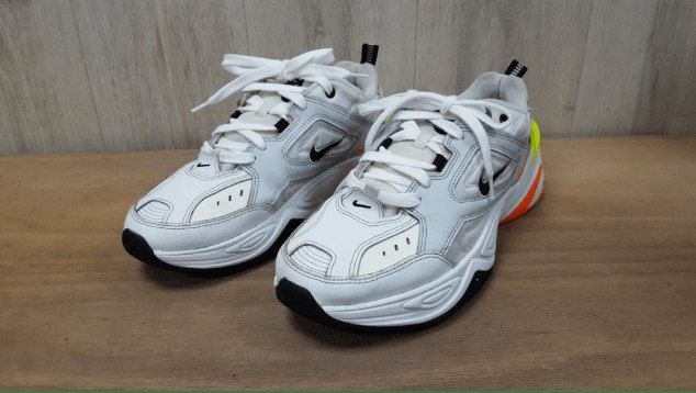 Witte sneakers na de reiniging